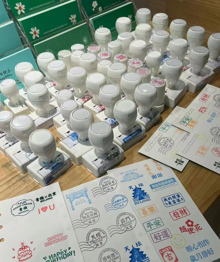 “盖章游”成为当下热门旅行方式。王小月/摄