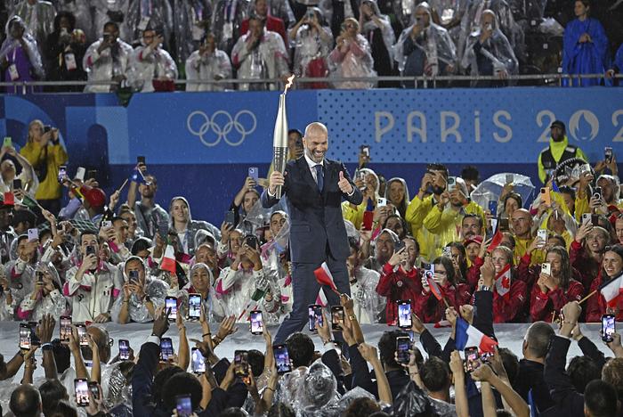 齐达内巴黎奥运会开幕式截图