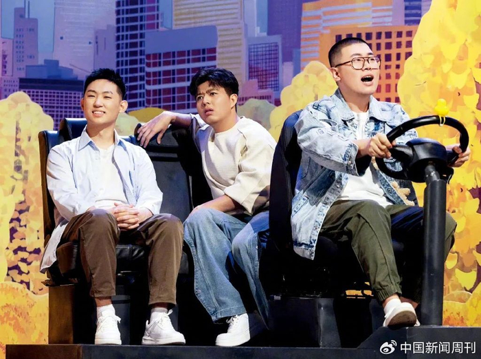 上图：《小品的世界》剧照。下图：《一心一意》剧照。