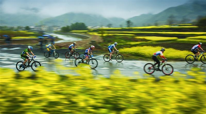 ▲第十九届中国黄山（黟县）自行车公开赛
