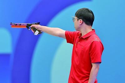 7月28日，谢瑜在射击男子10米气手枪决赛中。新华社发