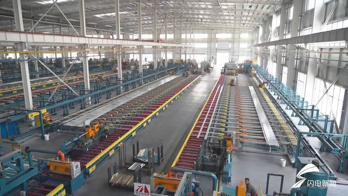 　　山东华建铝业集团有限公司生产车间 图源：闪电新闻