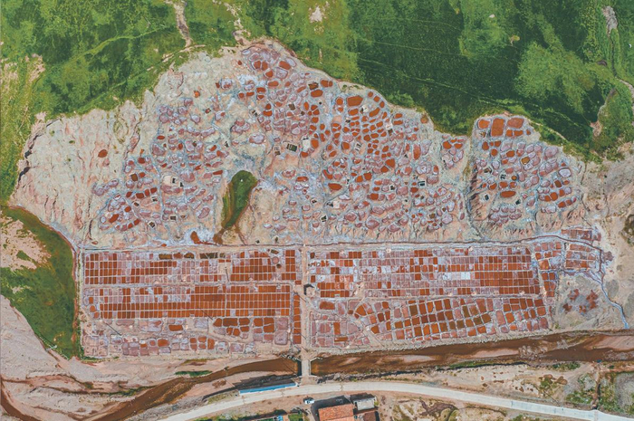 白扎盐场。程宦宁 摄