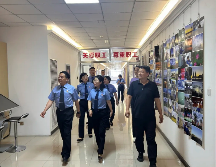 检察官走访工业园区，了解企业生产经营、技术创新情况，听取企业对法治化营商环境的诉求