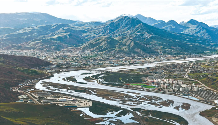 航拍囊谦县网状水系。程宦宁 摄