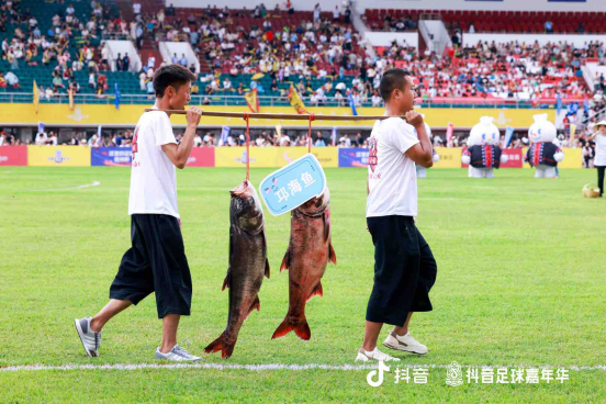 各地代表在抖音嘉年华展示家乡特色农产品