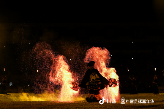 抖音非遗创作者@江寻千（九月）现场表演火壶