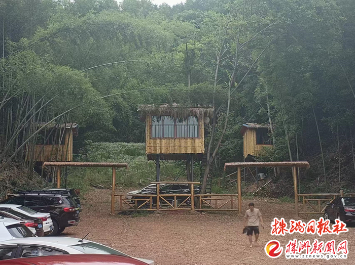 ▲醴陵市沩山村里的树屋民宿和手工豆腐坊。