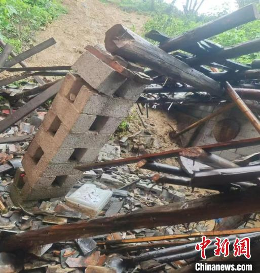 图为百色市西林县古障镇妈蒿村妈蒿屯滑坡地质灾害现场。广西地质环境监测站 供图