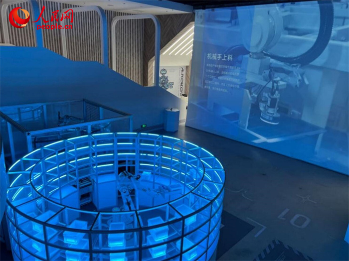 智能分拣机器人。人民网记者 葛俊俊摄