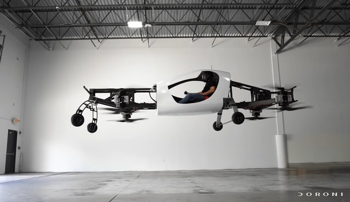 （公司CEO搭乘Doroni H1，来源：Doroni Aerospace）