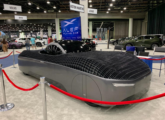 （Armada Model A在底特律车展展示，来源：Alef Aeronautics公司）