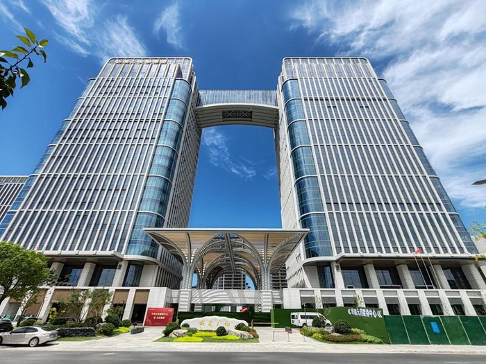 扬州的新地标建筑——城建广场。张孔生摄