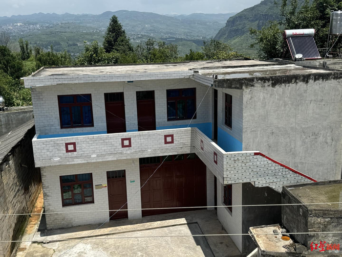 ▲谢瑜家的房子刚被村民翻新过&nbsp;杨雨奇 摄