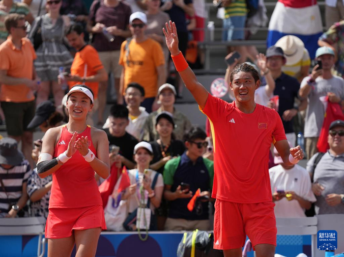 “臻欣”组合 图源：新华社