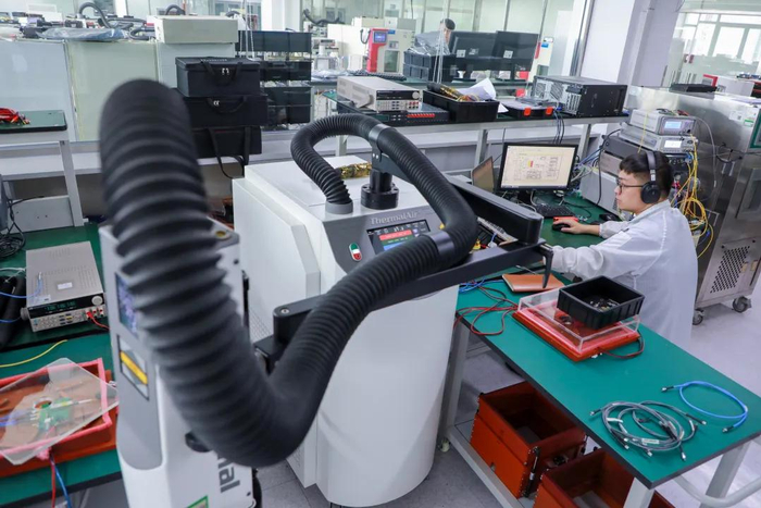 优迅股份测试实验室。（厦门日报记者 张奇辉 摄）