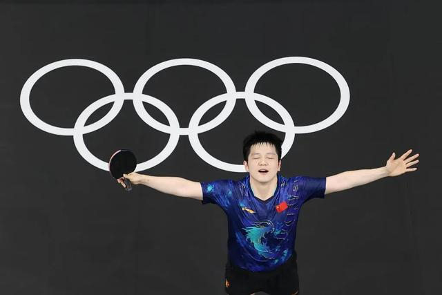 8月1日，樊振东在获胜后庆祝。新华社记者 徐子鉴 摄