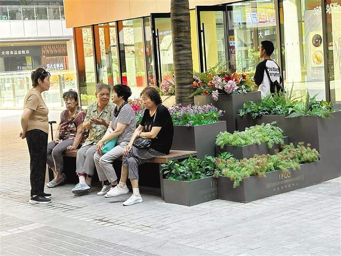     中天健环球中心户外休闲区