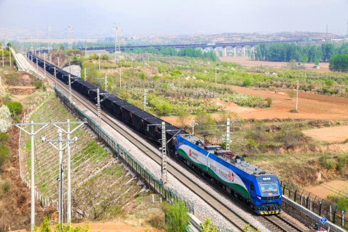 ▲“国能号”3万吨级货运重载列车