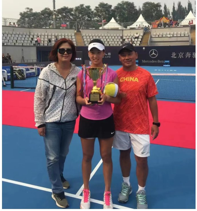 王鹏提供的合照。