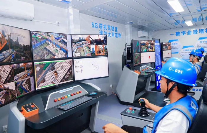 （5G塔机智能远程控制系统的投用，大大改善了塔司的工作环境。）