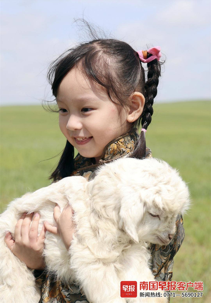 ▲他们的爱情结晶，被称作“壮蒙宝宝”，有一个可爱的名字朵丽娅。