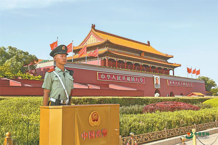 该支队哨兵正在执勤。王英亮 摄