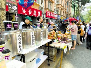 　　红专街早市产品花样频出。本报记者 周辰摄
