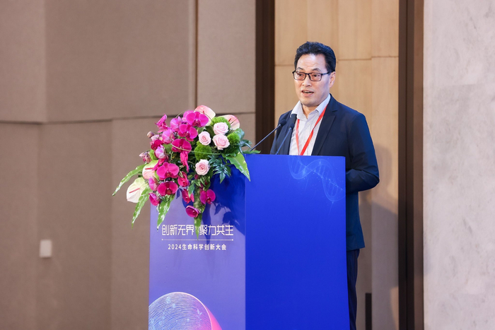 图为上海长征医院影像医学与核医学科主任，中华医学会放射学分会主任委员刘士远发言