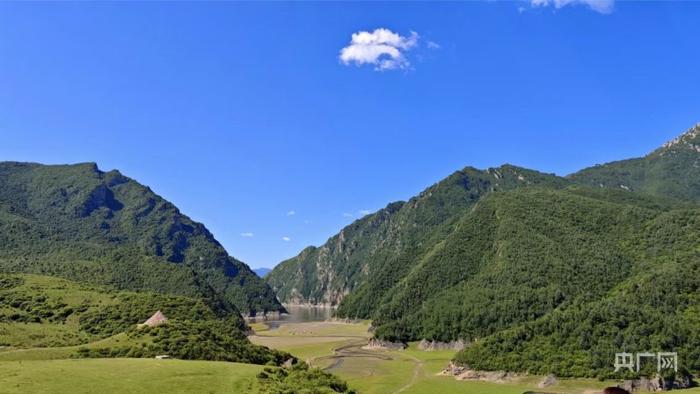 天池冶海北岸风景（央广网发 安娜 摄）