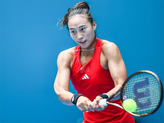 郑钦文在比赛中。（湖北日报全媒记者时龚摄）