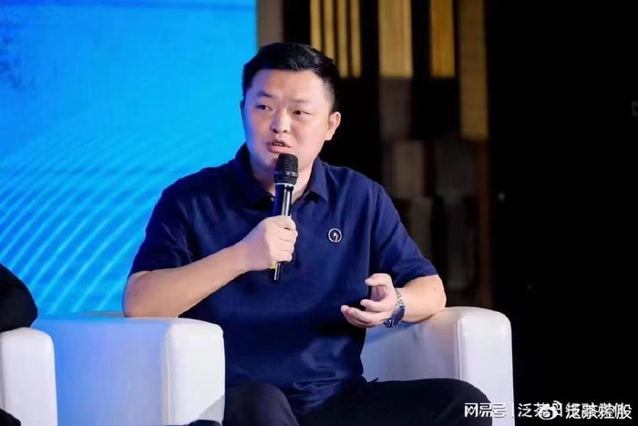 郑朝根在“茶之道”国际峰会上发言，图源：泛茶微博