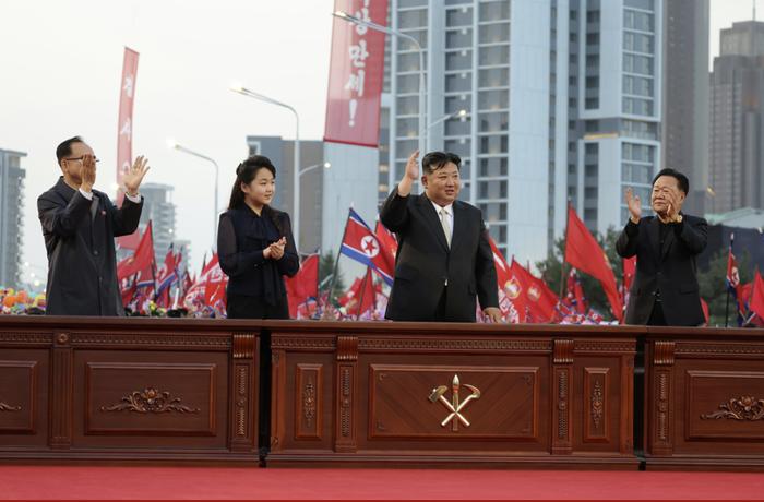 2024年5月,金正恩和女儿出席平壤前卫大街竣工典礼。图/劳动新闻