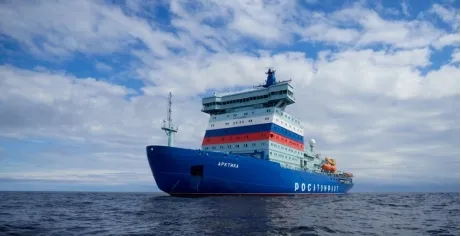 一艘在试航的核动力破冰船 