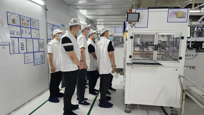 △市万企诉求服务中心为四会富仕电子对接新能源汽车重点合作机会。市政数局 冯刚 摄