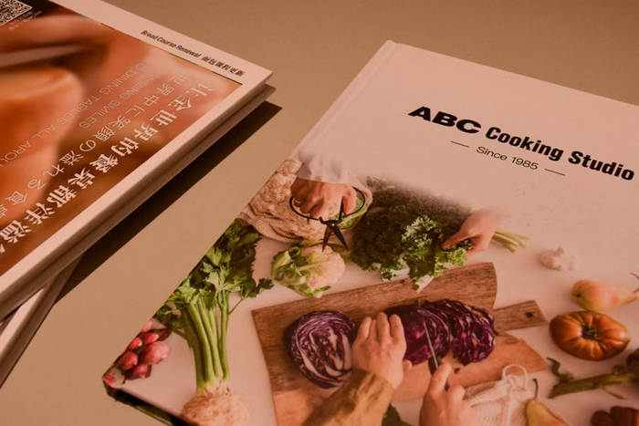 ABC Cooking Studio品牌宣传册。（中国商报记者 涂瀚文/摄）