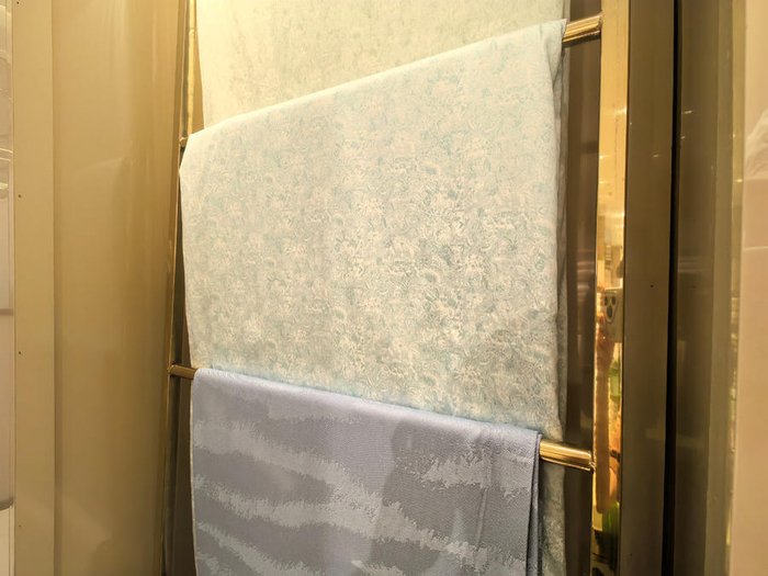 除了凉席外，盖毯、夏凉被等凉感面料床上用品也在夏天收获了很高的销量。（中国商报记者 于佳鑫/摄）