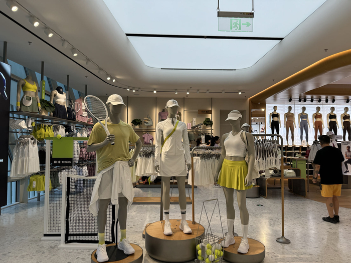 lululemon门店网球裙展示。图/新京报贝壳财经记者 王真真 摄