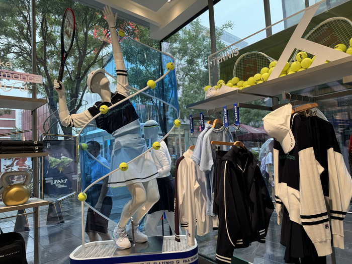 斐乐门店网球裙展示。图/新京报贝壳财经记者 王真真 摄