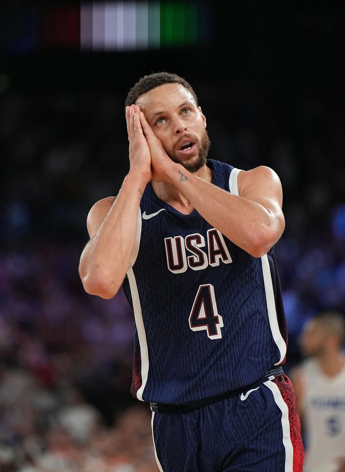 8月10日，美国队球员库里进行庆祝。新华社记者 孟永民 摄