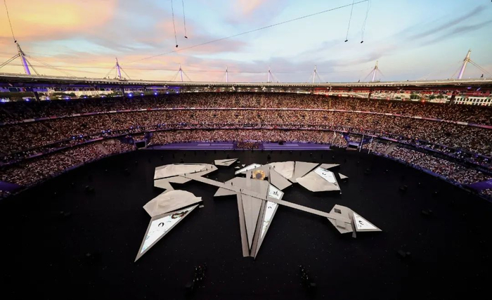 当地时间8月11日，这是巴黎奥运会闭幕式现场。新华社记者 夏一方 摄