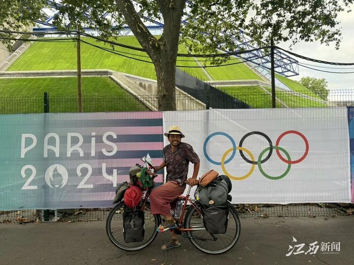 ▲朱志文抵达巴黎 Zhu arrives in Paris. 