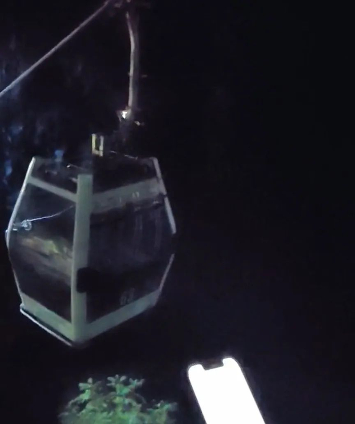 有网友称索道停在途中。图源：大皖新闻