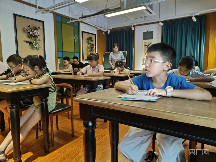 海棠书院在暑假期间开设了书房小课堂（央广网记者  赵家慧摄）