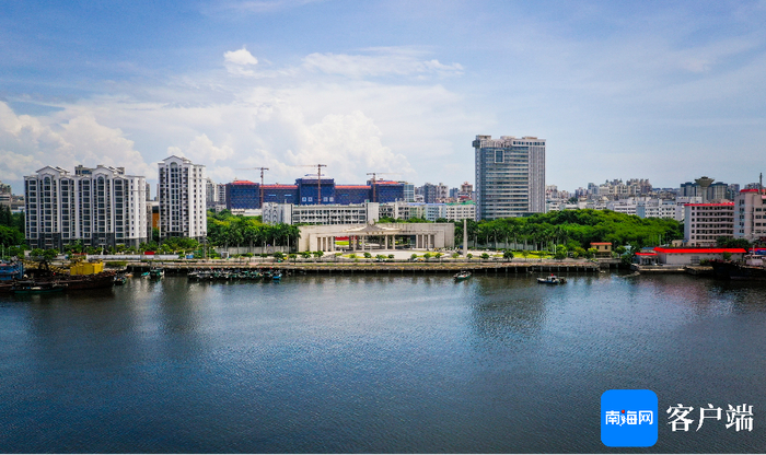 俯瞰治理后的海口海甸溪。记者李昊 摄