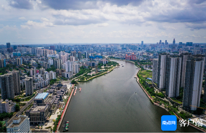 俯瞰治理后的海口海甸溪。记者李昊 摄