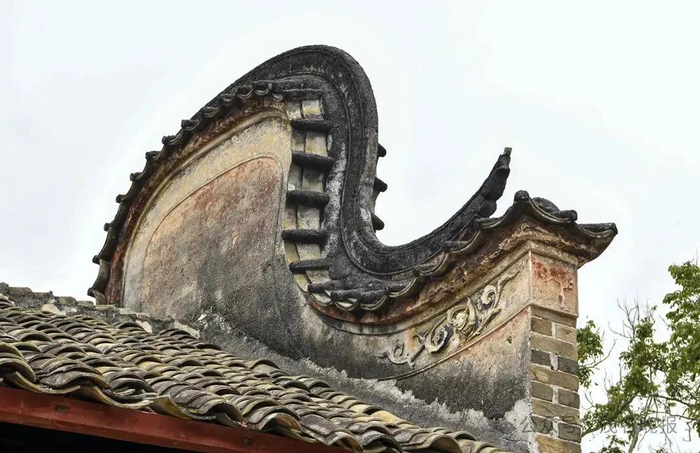 　　文楼村镬耳屋（来源：茂名晚报）