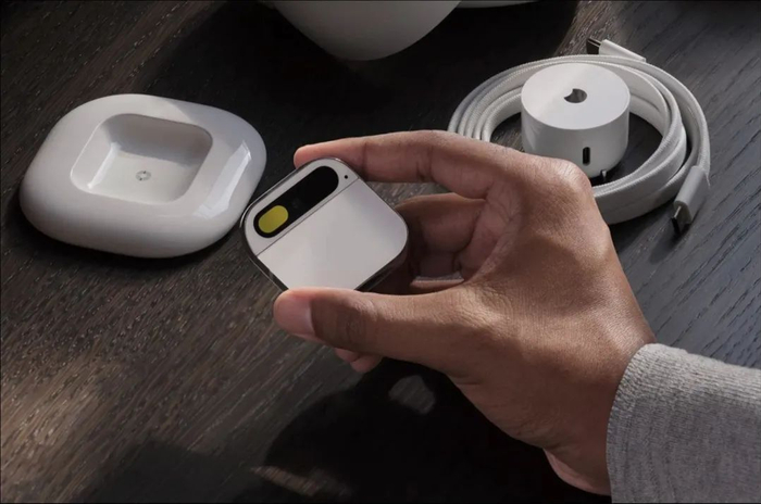 Ai Pin。来源：Humane官网截图