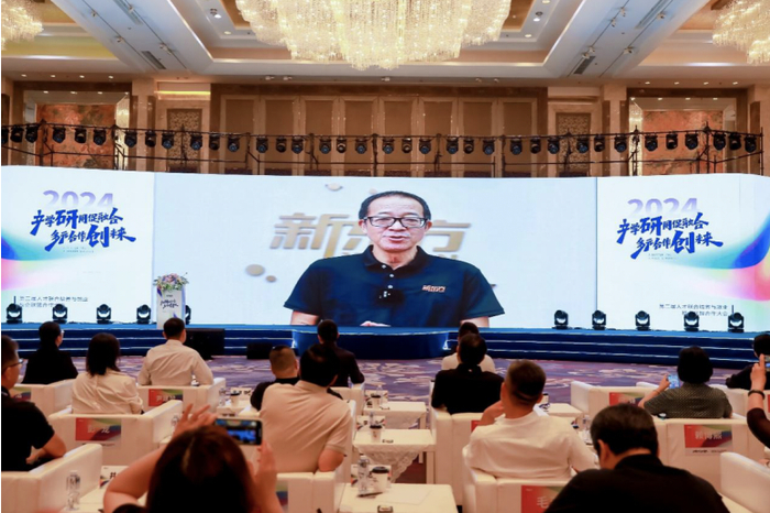 ▲新东方教育科技集团董事长俞敏洪视频致辞。受访者供图