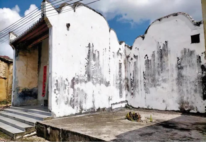 　　客家镬耳端山墙（来源：麦章良）